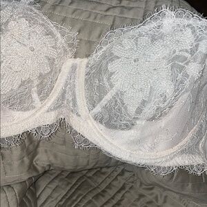 Victoria secret-Elegant Lace Underwire Bra - White